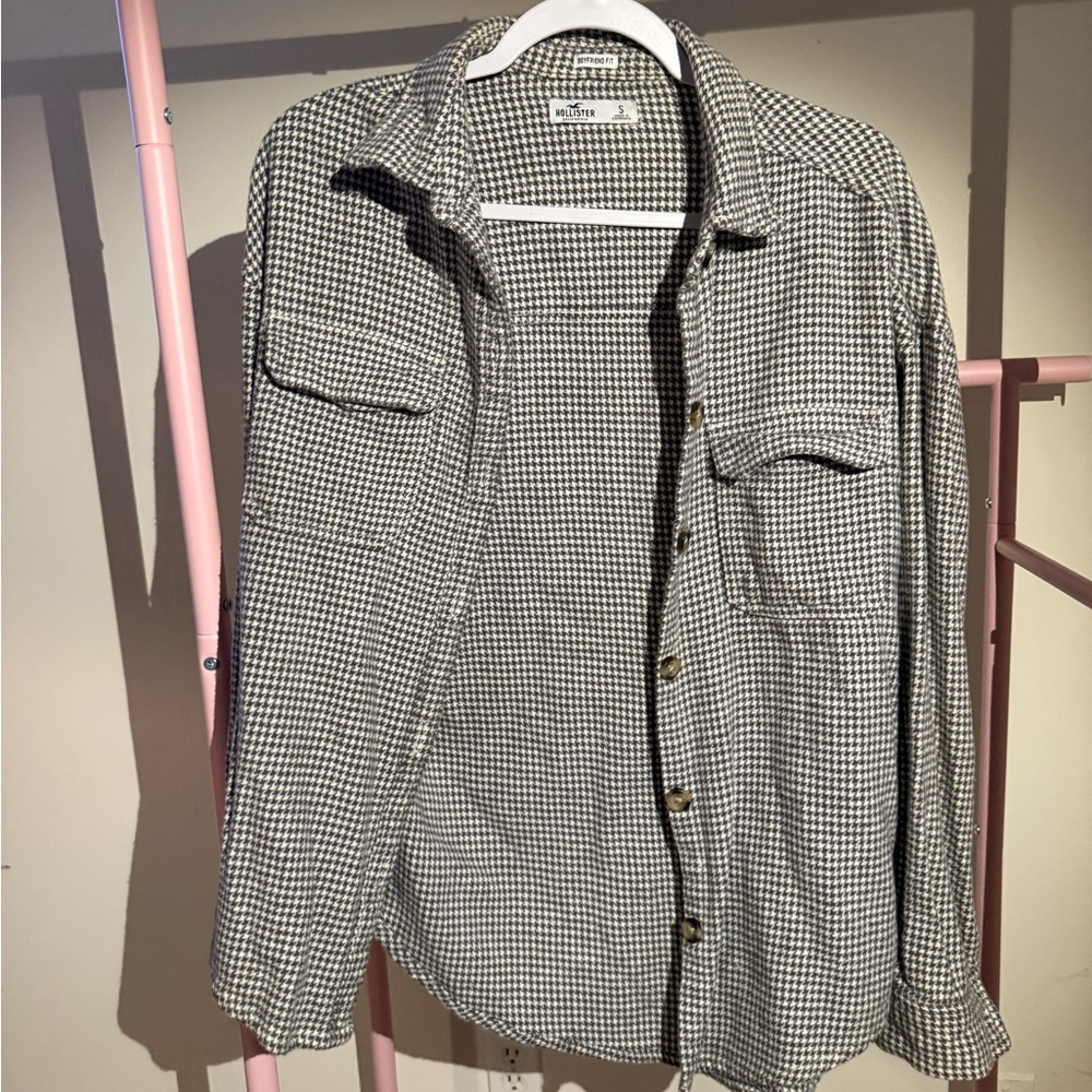 Hollister Black and White Gingham Button Down Shirt